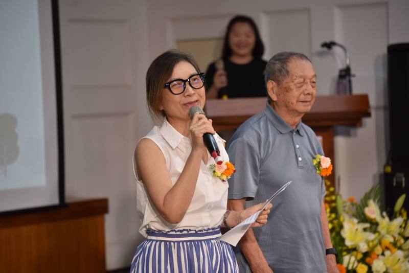捐贈者張達修家屬何進興先生及何春熙小姐致詞