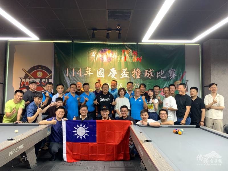 全體參賽者與劉世忠開心合影