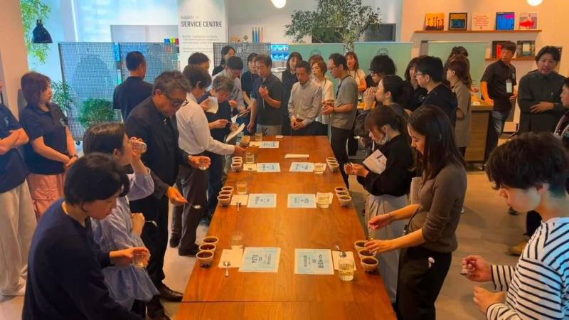 嘉義縣政府17日與多家咖啡莊園業者赴日本關西地區展開推廣行程，20日在大阪舉辦「啡嚐嘉義．專業杯測暨媒合會」，驚豔現場買家。（嘉義縣政府提供）