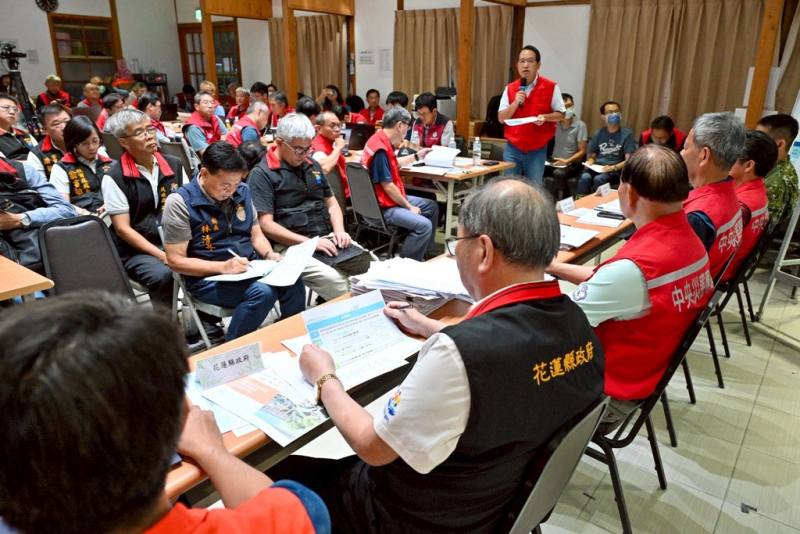 中央災害應變中心前進協調所20日下午召開「轉型馬太鞍溪堰塞湖災後復原重建中央協調會報提醒縣府事項說明會」