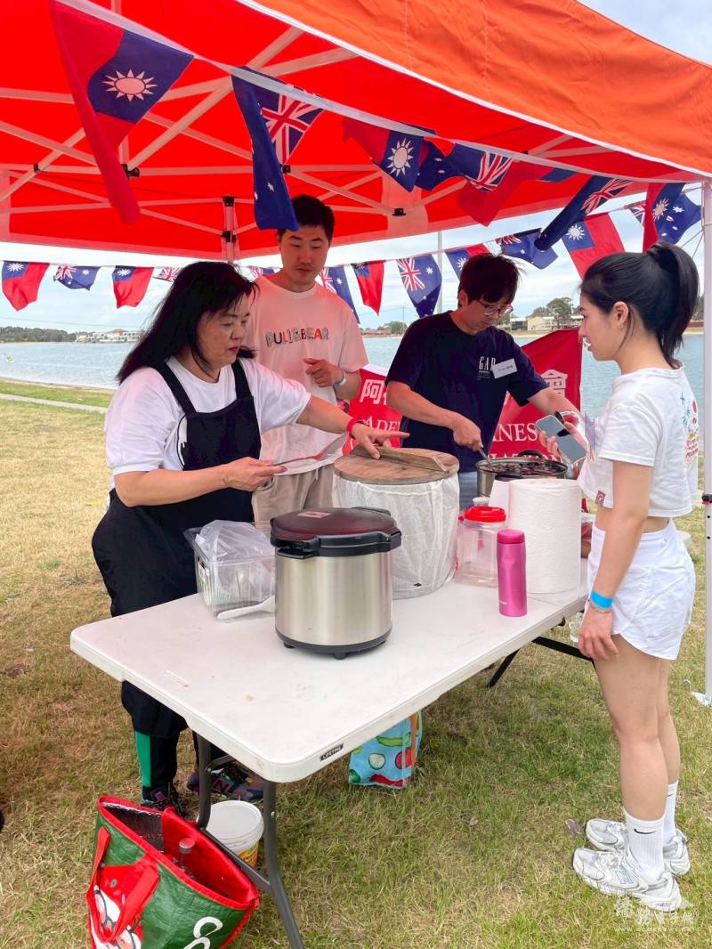 由會長陳美壽親自準備的美食佳餚