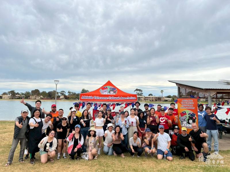 活動參與者與ACDC教練合影，共慶雙十國慶