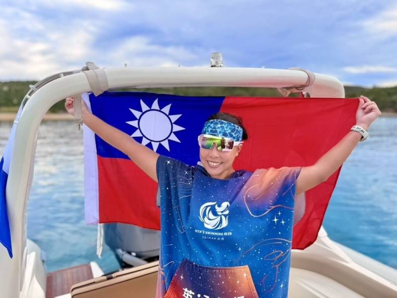 台灣長泳女子好手許汶而21日再度挑戰自我，完成泳渡15公里博尼法喬（Bonifacio）海峽壯舉。（許汶而提供）