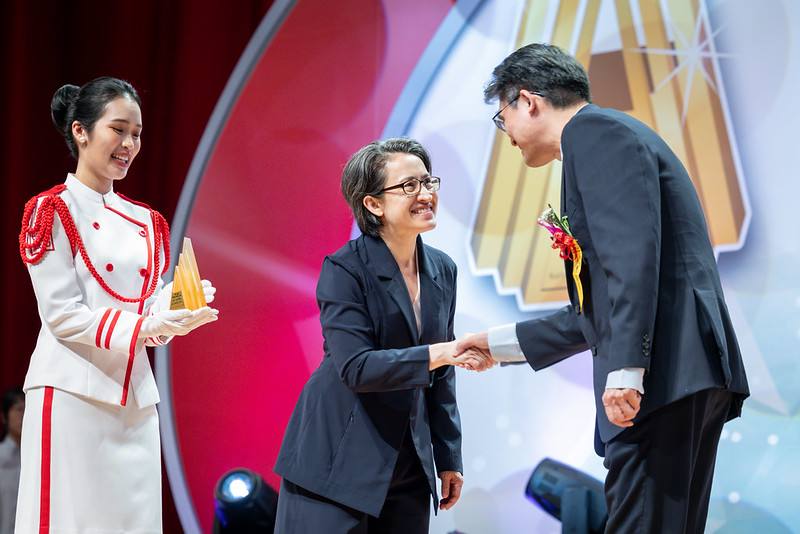 蕭美琴副總統21日晚間出席「2025第22屆國家品牌玉山獎頒獎典禮」，肯定得獎者展現如玉山般的堅毅、勇氣和永不放棄的精神