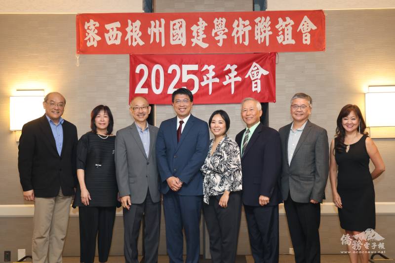 在會長方聖風帶領下，國建會理事團隊成功舉辦 2025 年會。合影自左至右為李君豪、吳美鈴、顏世榮、方聖風、倪真、莊天彬、鄒伯玉、傅霈娣