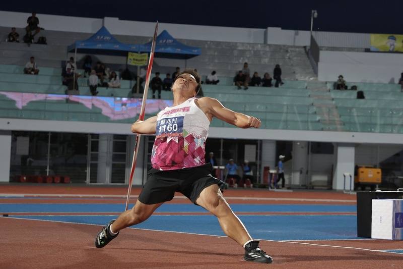 台灣男子標槍好手鄭兆村（圖）不久前剛升格3寶爸，21日在114年全國運動會決賽成功靠著第1次試擲的78公尺09如願摘金，他笑說，金牌獎金可以拿來當奶粉錢
