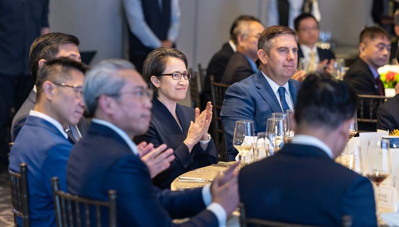 蕭美琴副總統23日晚間出席台灣康寧25周年感恩晚宴