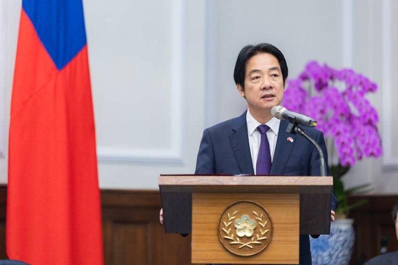 President Lai addresses a delegation led by Tennessee Governor Bill Lee.