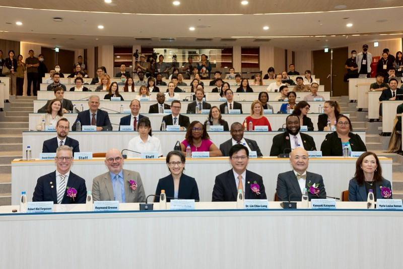 副總統與出席貴賓合影