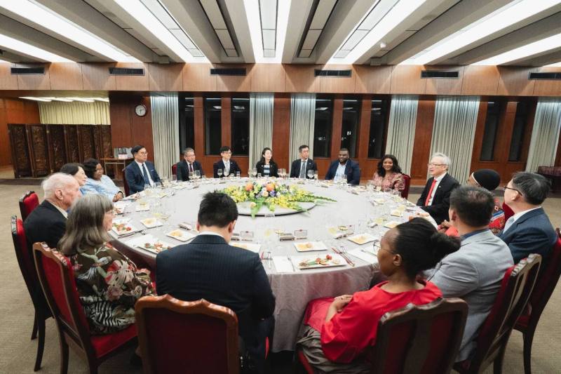 外交部政務次長吳志中設宴歡迎史瓦帝尼王國觀光暨環境事務部長姆孔妲（Hon. Jane Mkhonta-Simelane）訪團乙行。