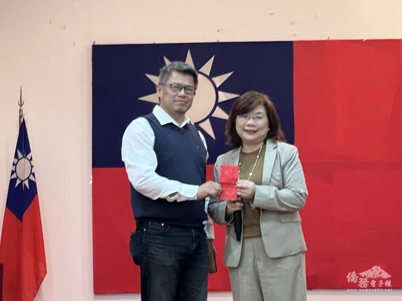 駐阿根廷代表處大使謝妙宏致贈禮金予臺灣僑民聯合會