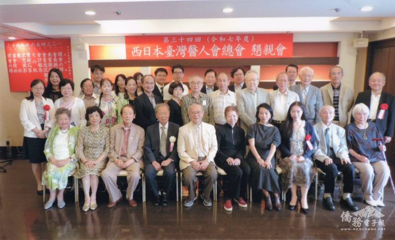 醫人會貼心為每一位來賓準備合影照片