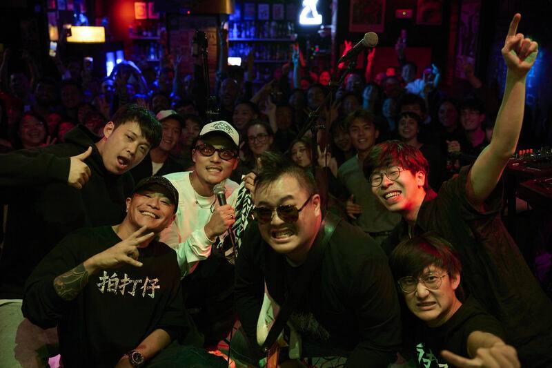 台灣流行音樂團隊Robot Swing、FRαNKIE阿法及DJ賴皮受邀赴西班牙Pro Weekend Fest國際音樂節演出後，19日在首都馬德里舉辦「台灣之夜」，展現台式音樂的多元魅力，以現場演出實力收服一票西國樂迷。