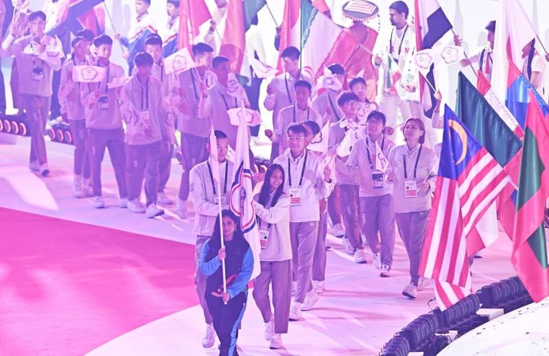 我國代表團由掌旗官王婕菱及林立瑋率隊進場。