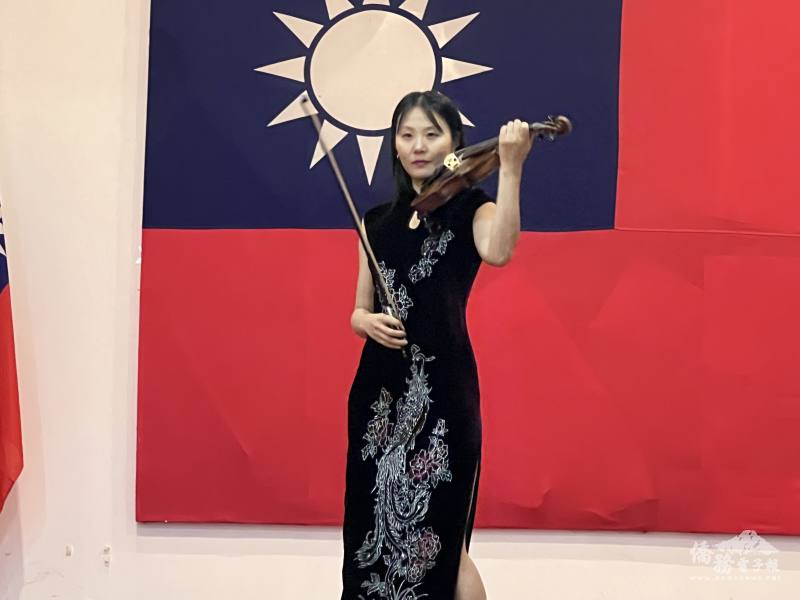 小提琴演奏〈月亮代表我的心〉