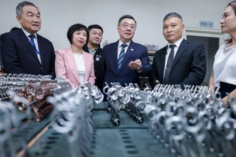 行政院長卓榮泰參訪瑞麗刀剪公司