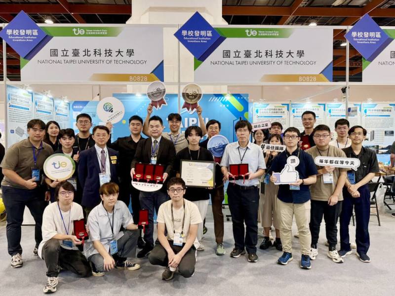 台北科技大學師生參與2025台灣創新技術博覽會，獲得金牌獎4件、銀牌獎3件、銅牌獎1件、微星科技企業特別獎1件等9個獎項。（北科大提供）