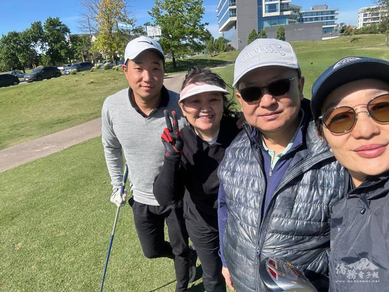 參賽僑胞開球前合照