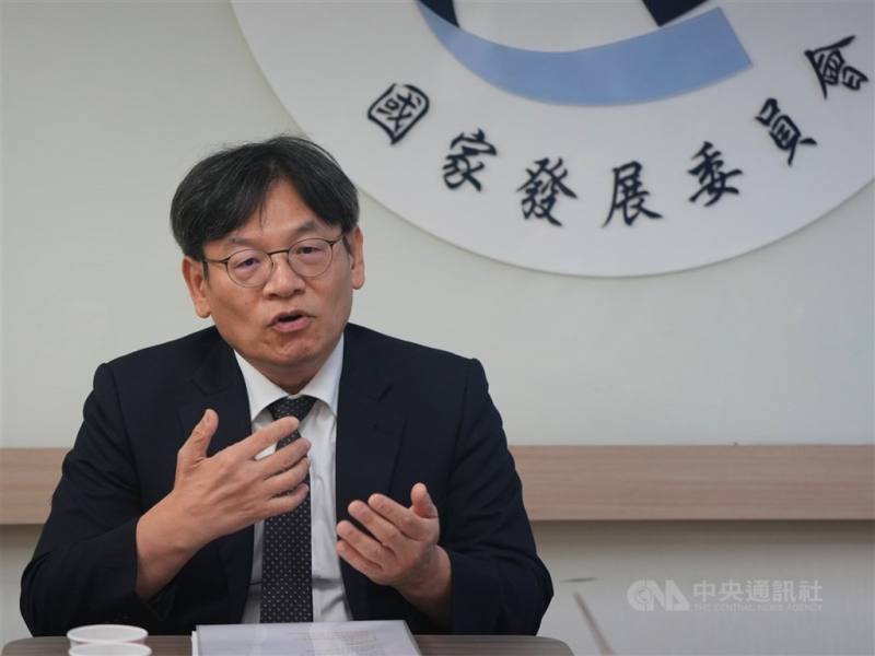 國發會主委葉俊顯22日至23日率團出席亞太經濟合作（APEC）結構改革部長會議（SRMM），於會中分享政府擘劃AI與數位創新思維，推動包容、永續與具韌性成長的政策作法。（中央社檔案照片）