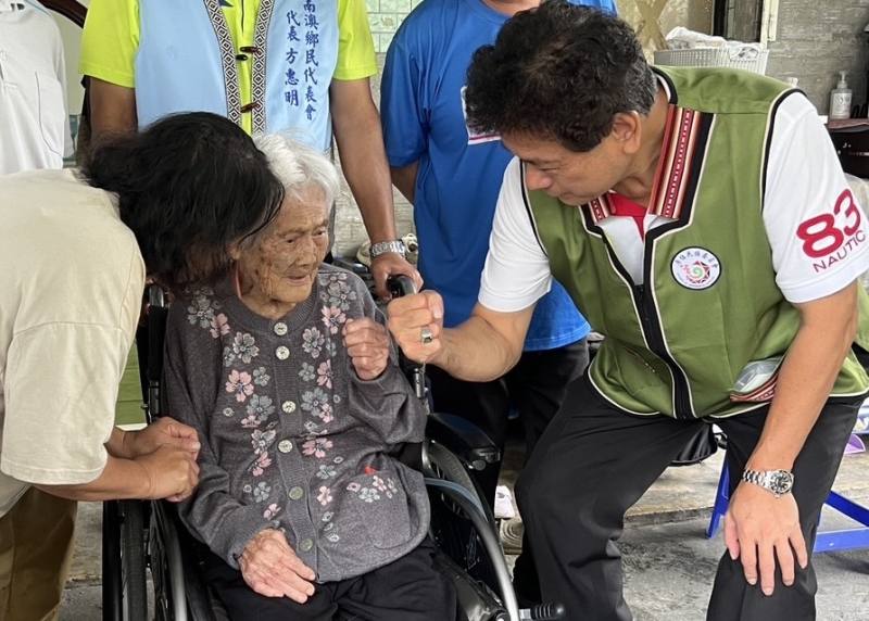 陳義信副主委慰問宜蘭縣南澳鄉武塔站陳長者