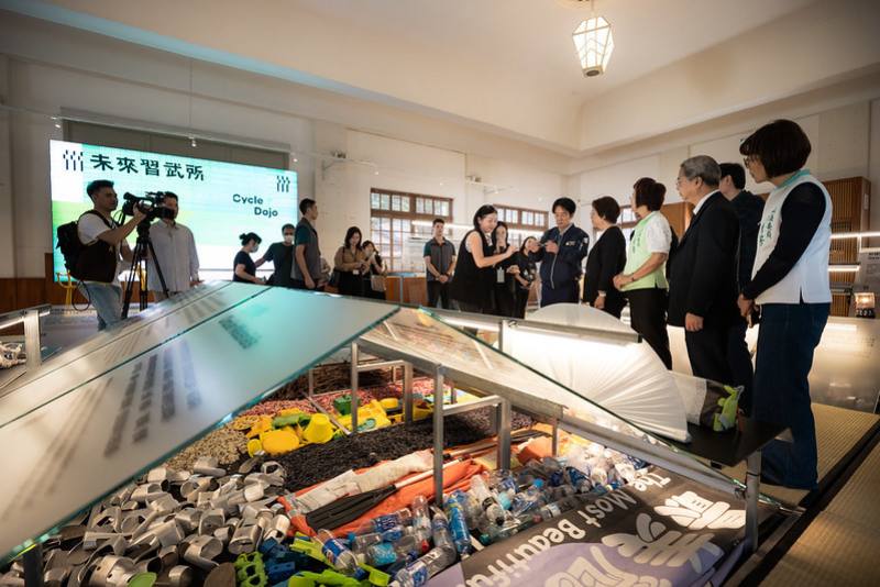 總統參觀「2025台灣設計展」