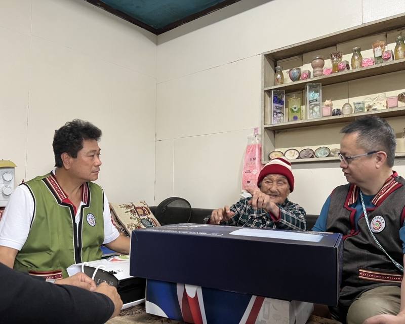 陳義信副主委慰問宜蘭縣大同鄉四方林文健站百歲廖長者