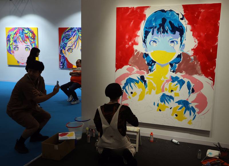 由中華民國畫廊協會主辦的第32屆2025台北國際藝術博覽會（ART TAIPEI 2025）24日起至27日將在台北世貿一館盛大登場，23日展區曝光，現場有藝術家即席創作。