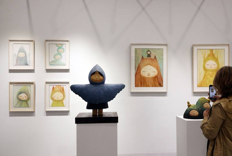 ART TAIPEI 2025台北國際藝術博覽會24日起在台北世貿一館盛大登場，23日舉辦尊榮貴賓預展，今年共計有來自6個國家與地區、120家畫廊參與，其中68家為台灣本地畫廊。圖為展區一景。