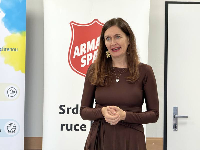 駐捷克代表陳立國23日與捷克人道援助組織「救世軍團」共同簽署「鳥巢計畫」捐款協議。捷克總理府人權特使勞倫奇可娃（Klára Šimáčková Laurenčíková）特別讚揚此計畫，展現堅定的社會責任與合作精神，成功建立起極具意義的國際合作夥伴關係