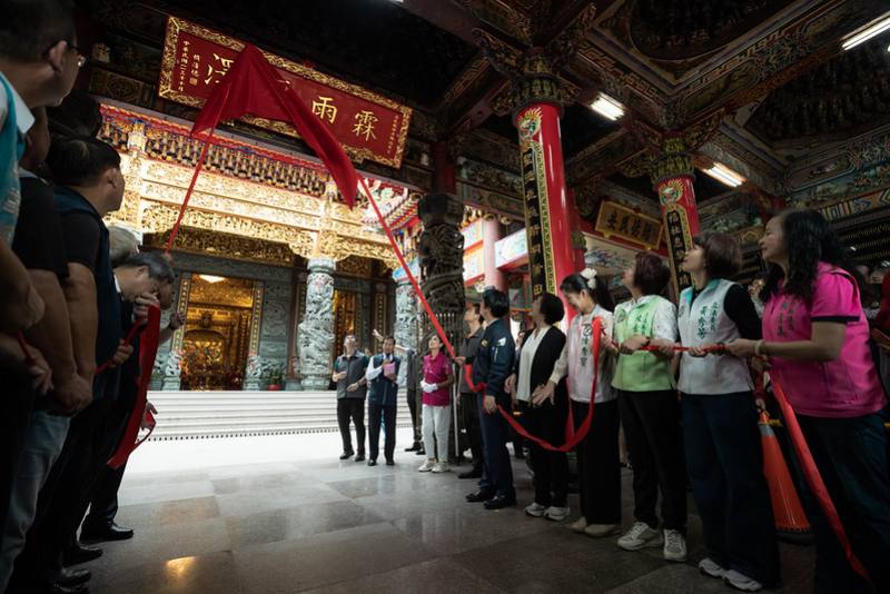 總統致贈題為「霖雨厚澤」的匾額
