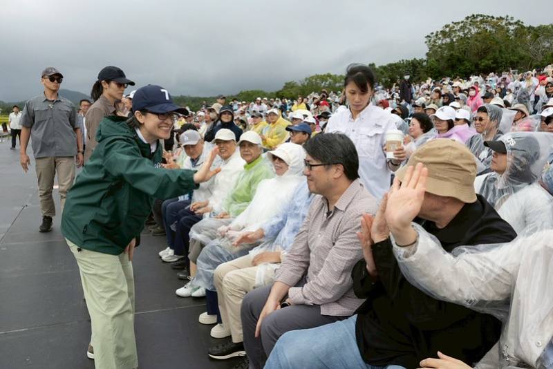蕭美琴副總統24日前往臺東出席「池上秋收稻穗藝術節」