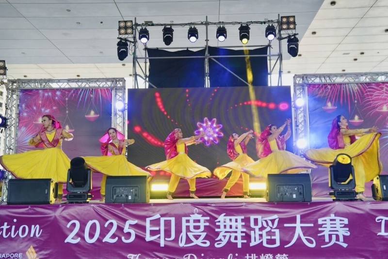 印度舞蹈大賽暨排燈節慶典24日在台中市政府前廣場舉行。（印度台北協會提供）