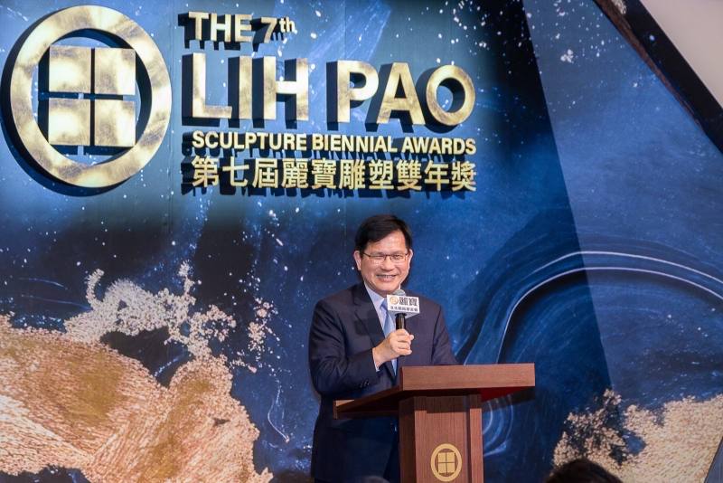 外交部長林佳龍出席第七屆麗寶雕塑雙年獎頒獎典禮並致詞