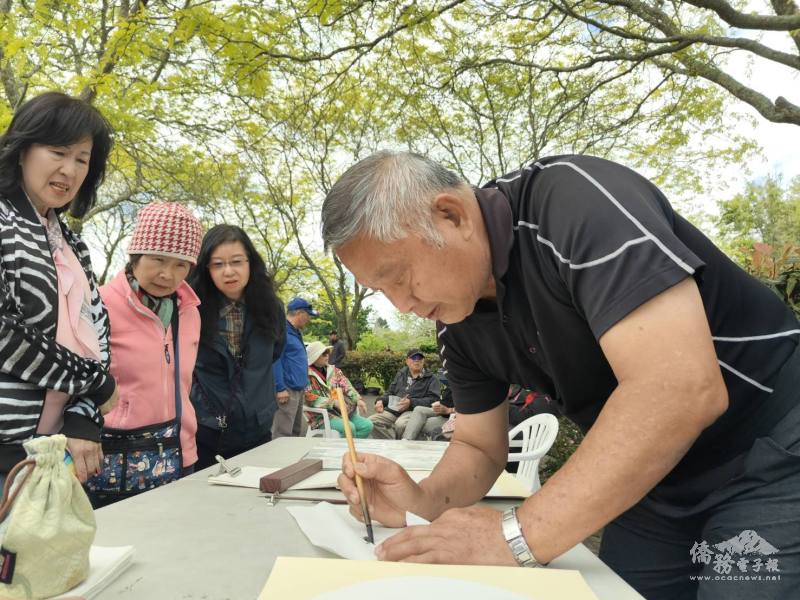 現場邀請國畫大師翟宗家即席揮毫贈畫