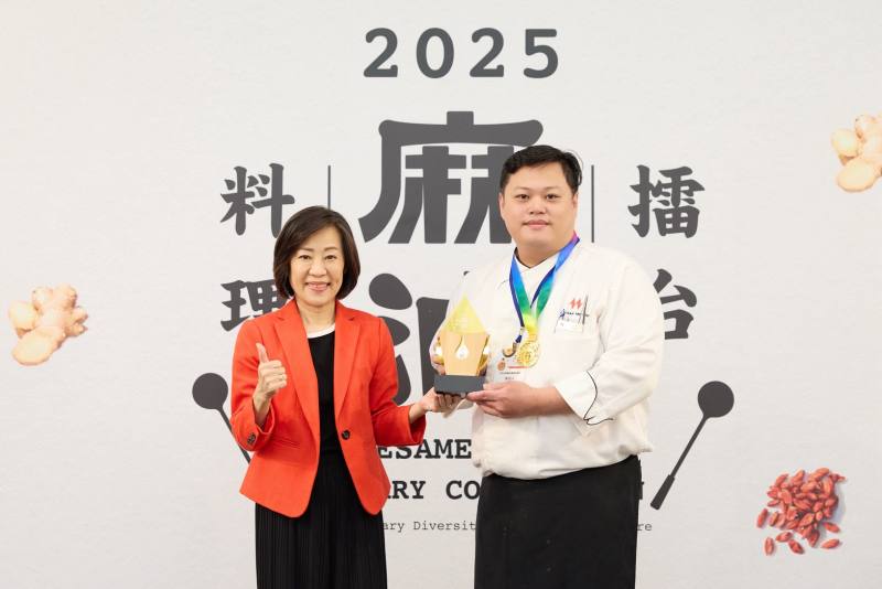 「2025麻油料理擂台競賽」決賽經過激烈競爭，由「台北凱達大飯店-家宴中餐廳」的〈老火甘蔗頭麻油雞〉勇奪傳統組金獎