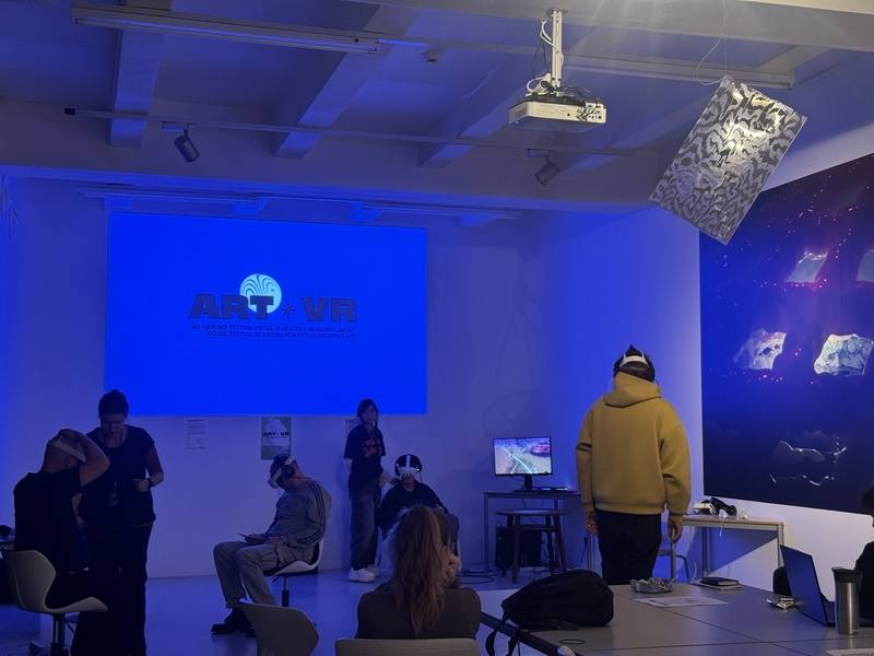 捷克ART＊VR影展21至26日在布拉格登場。主辦單位表示，本屆影展吸引約15國創作者與業界人士參與，台灣今年參展作品數量與荷蘭、德國等科技藝術強國並列，成為本屆影展的亮點之一。