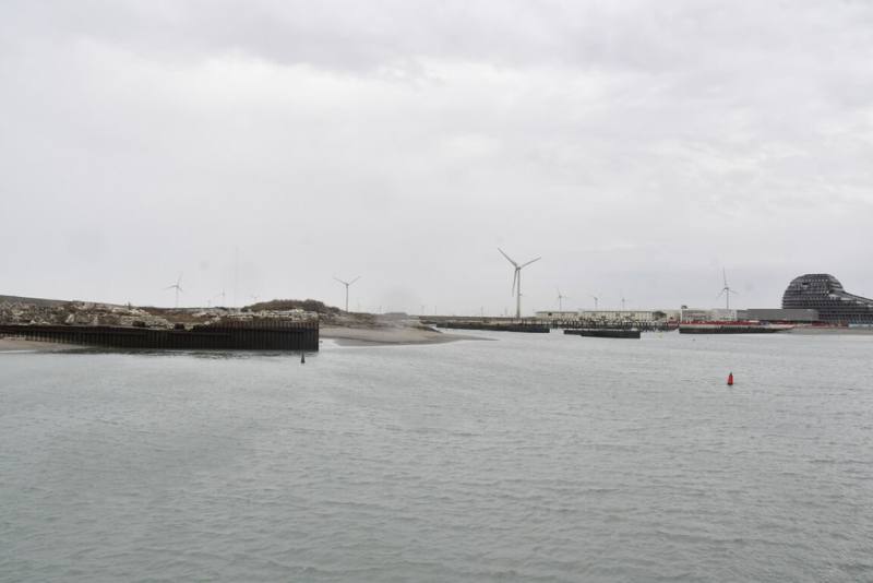 彰化漁港開發案近程（可開港營運）計畫近程第一階段防波堤及內港口開闢興建工程（南北護岸）28日開工動土，彰化縣長王惠美表示，完工後將提升港區防災功能，確保漁船停泊及作業更安全。圖為彰化漁港。（彰化縣政府提供）