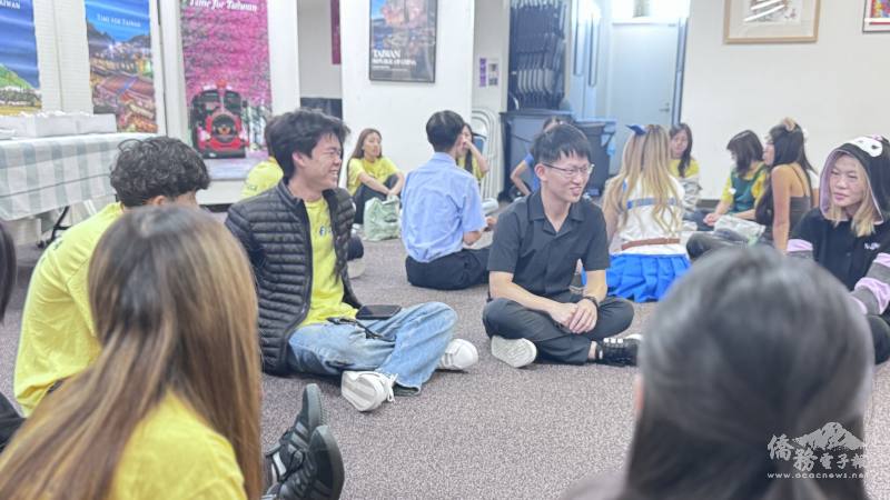 兩位醫學生與FASCA學員熱烈交流