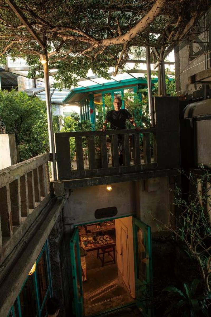 洪志勝認為，九份有礦業的歷史脈絡，還可欣賞多層次的美景，深具魅力，於是他開設茶坊，邀大家共賞