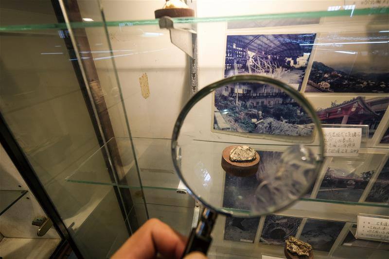 盼讓更多人認識九份的內涵，曾譯嫻經營博物館、帶導覽等，在她身上可感受九份人的精神與拚勁