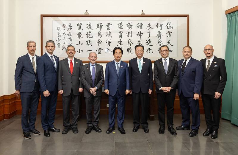 President Lai poses for a photo with attending guests.