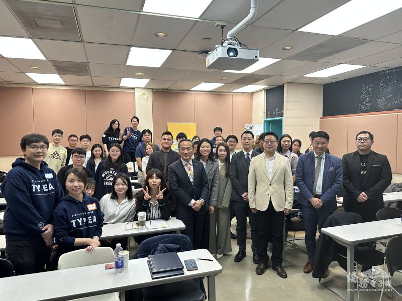 「職涯對談：解密求職與面試關鍵」活動參與者合影