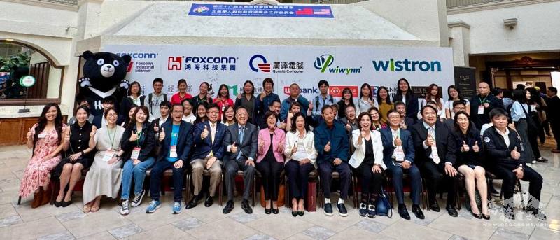 北美洲臺灣商會聯合總會「北美學人與臺商委員會」10月25日在橙縣舉辦臺資企業就業博覽會