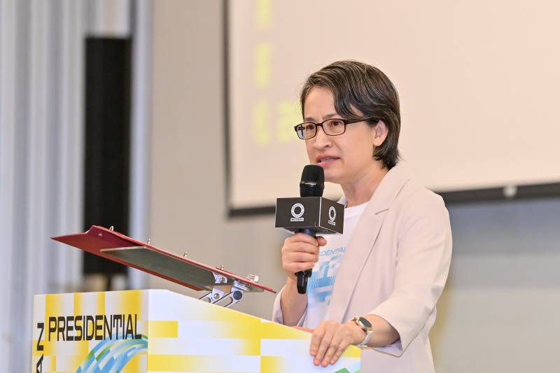 行政院副院長鄭麗君出席「總統盃黑客松」工作坊