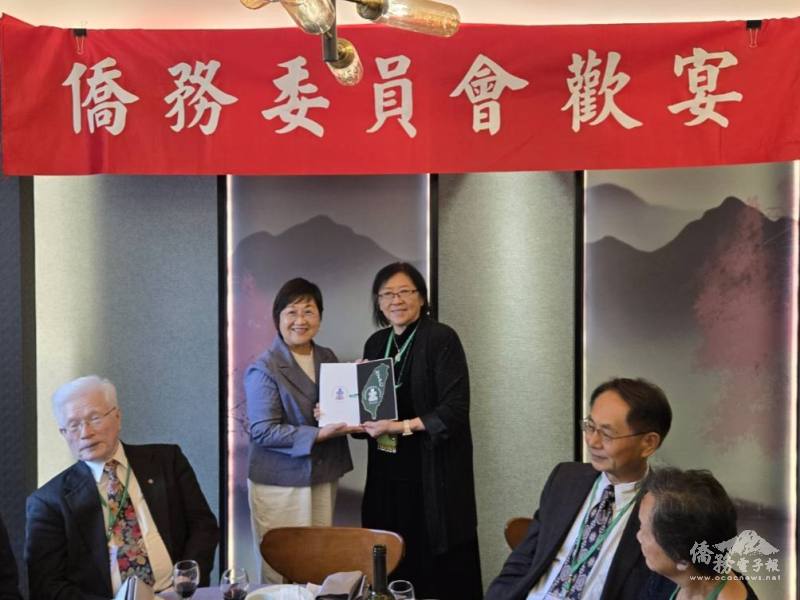 僑務委員會委員長徐佳青與訪團共進午宴