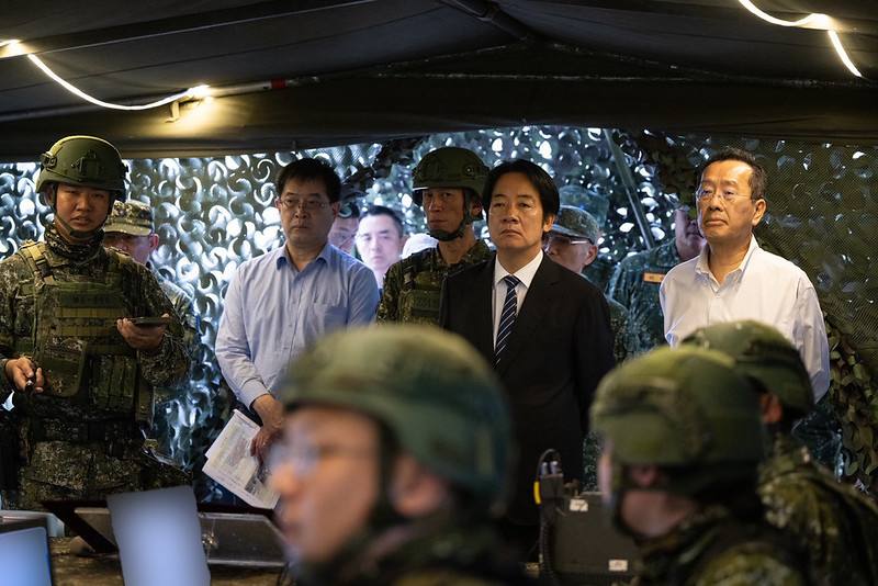 總統抵達後，先後前往陸軍統裁部聽取簡報、乙軍旅指揮所視導火協機制演練及乙軍聯兵一營視導快速決策與同步程序暨狀況演練