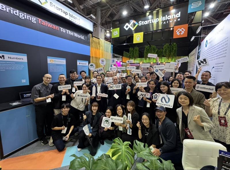 新加坡科技創新週29日登場，吸引來自世界各地的新創領域人士，台灣館匯集多家業者參與。