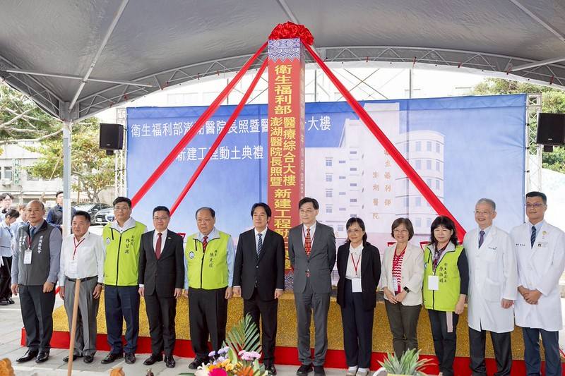 總統和出席人員合影