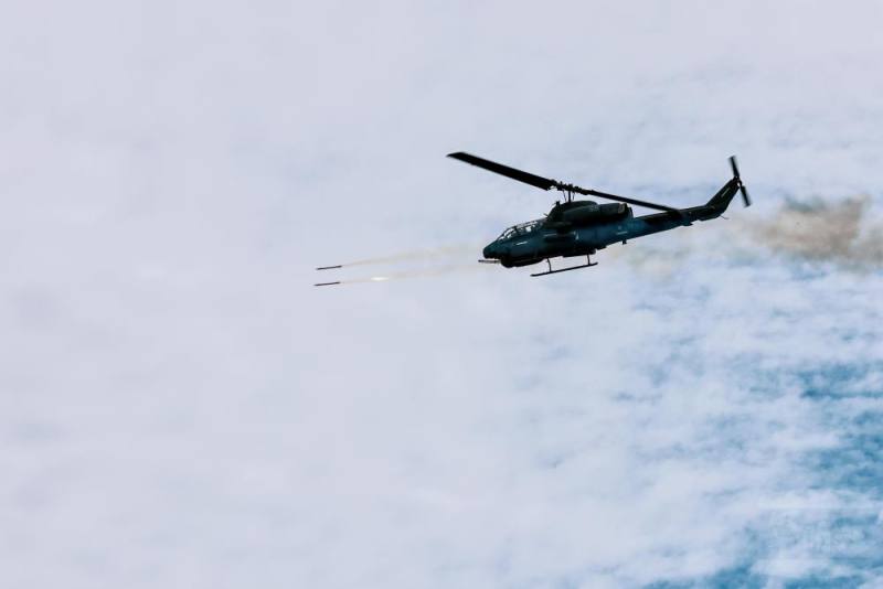 陸航第602旅實施2.75吋海神火箭射擊。（青年日報提供）