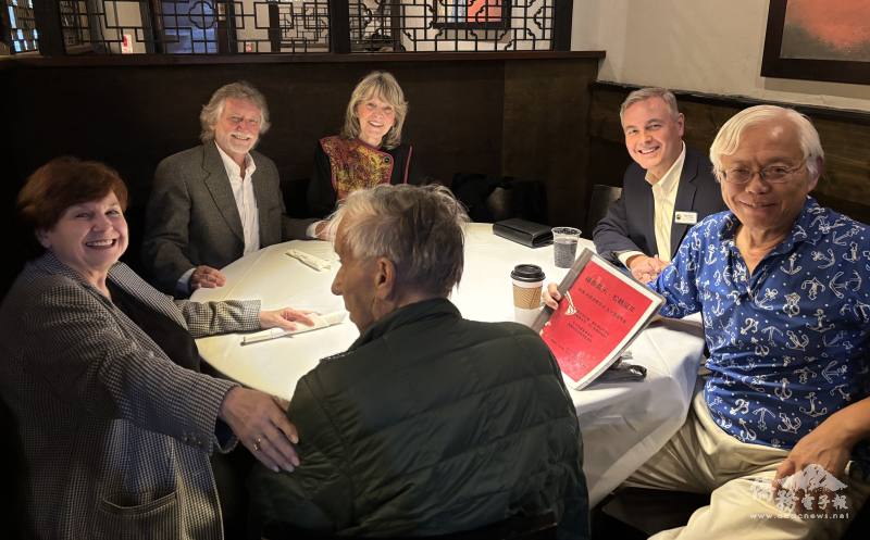 Leon County Commissioner Rick Minor (second from right) with guests by Liang Yu Hsia.